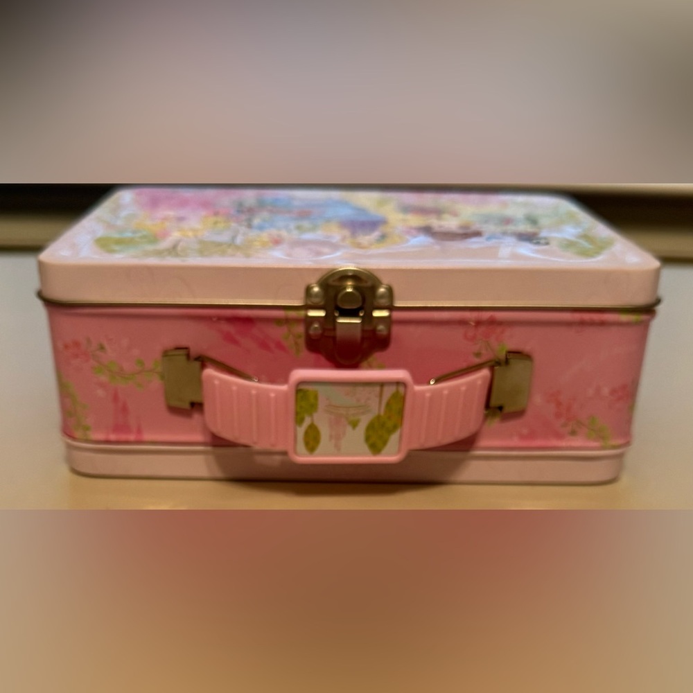 Tin Box Co. “Disney Princess Lunch Box” 2013 - Picture 5 of 14
